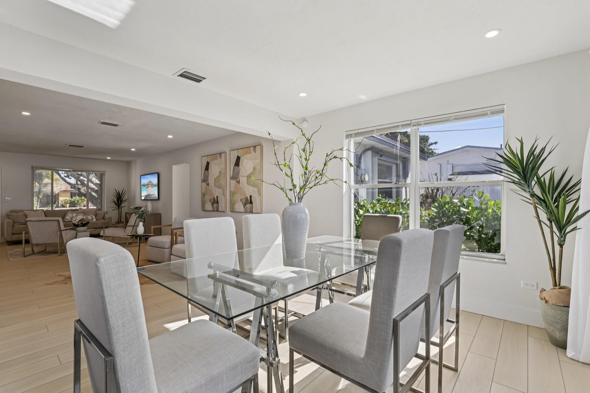 1040 N 74th Way Hollywood, FL 33024