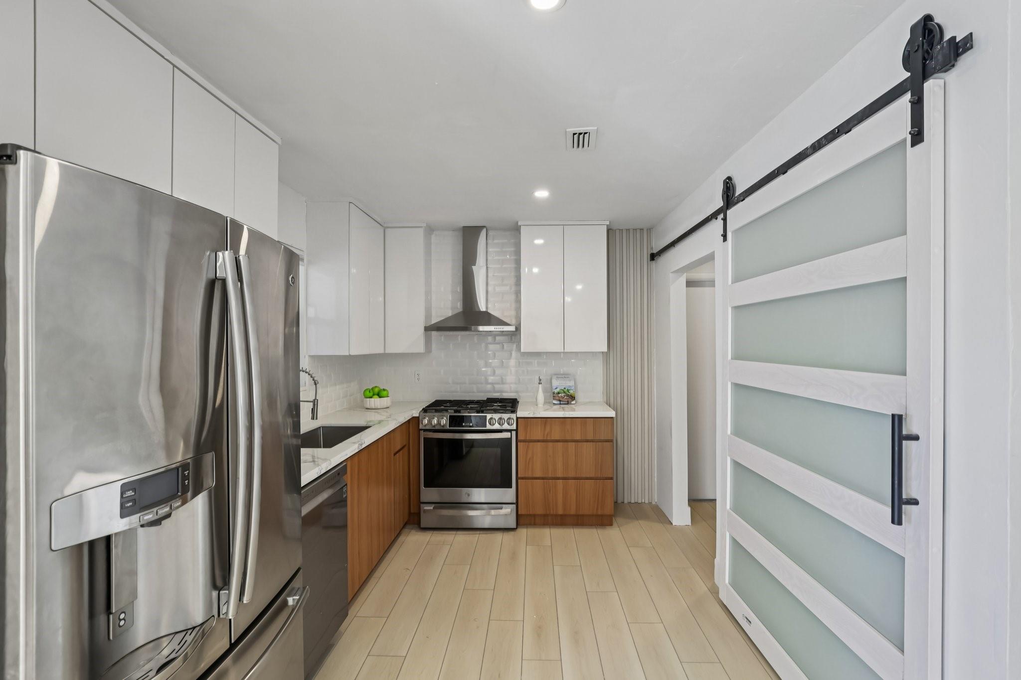 1040 N 74th Way Hollywood, FL 33024