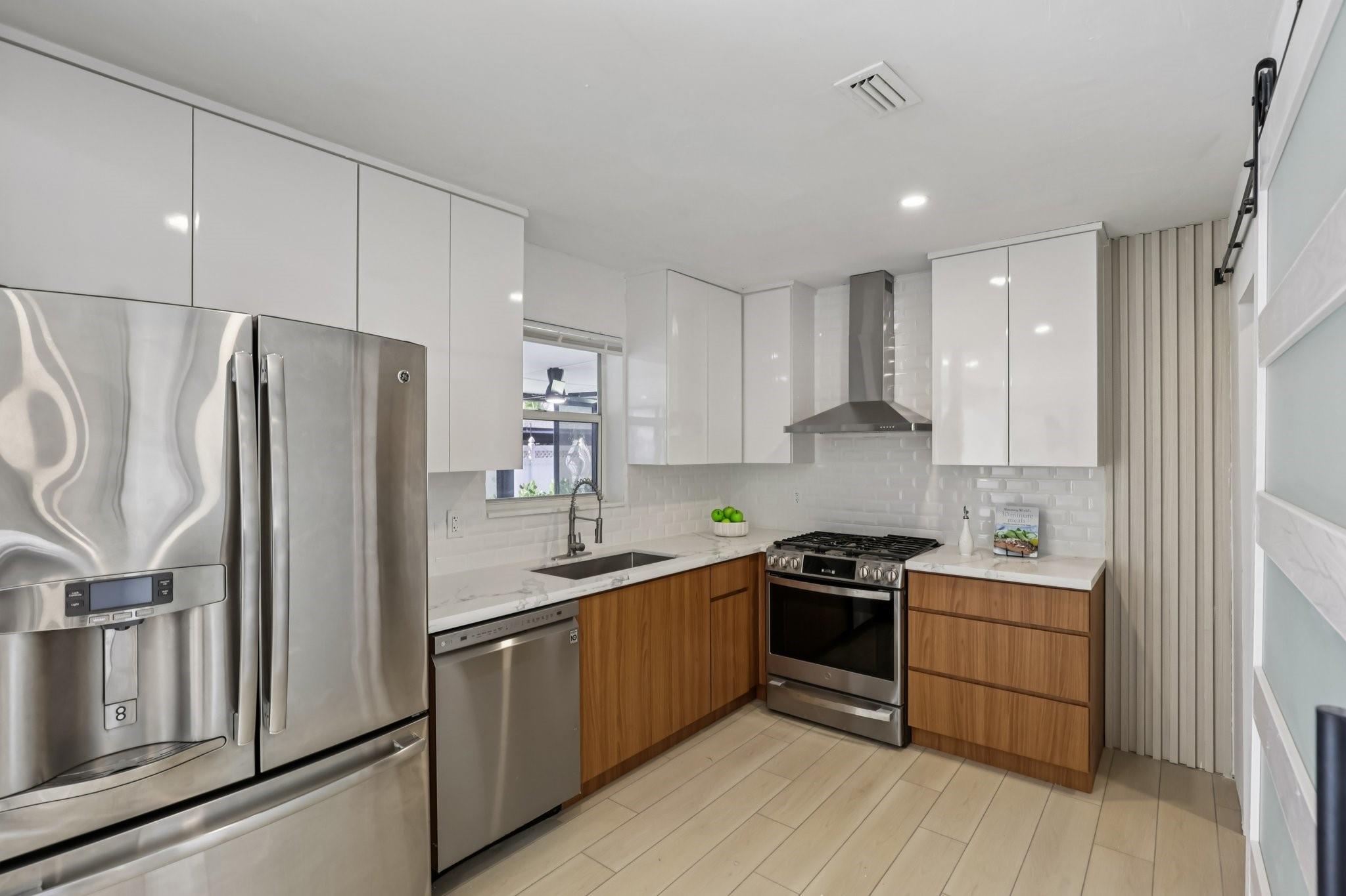 1040 N 74th Way Hollywood, FL 33024