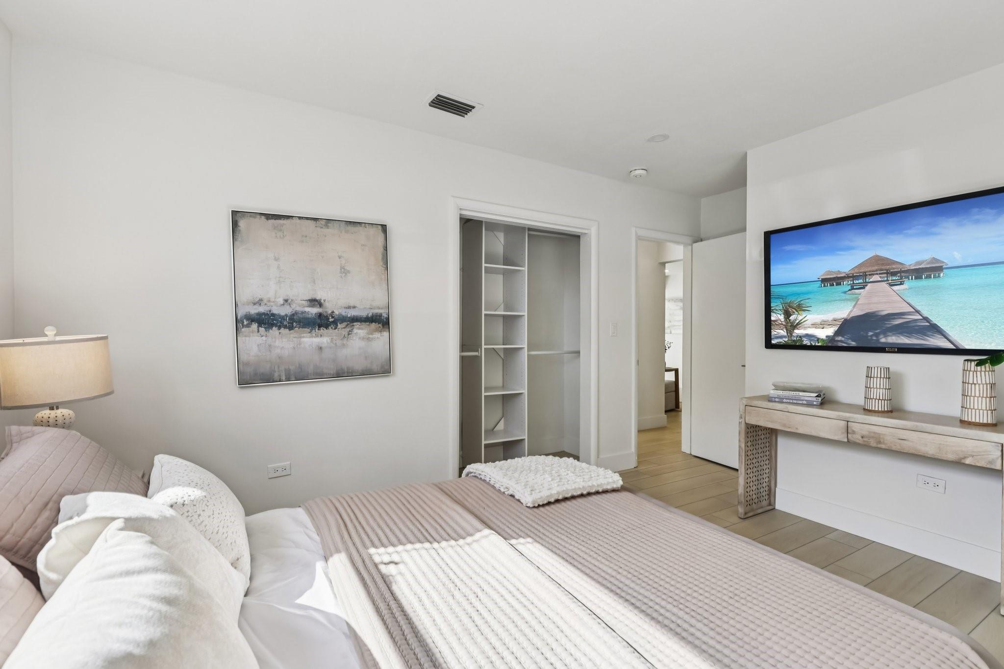 1040 N 74th Way Hollywood, FL 33024