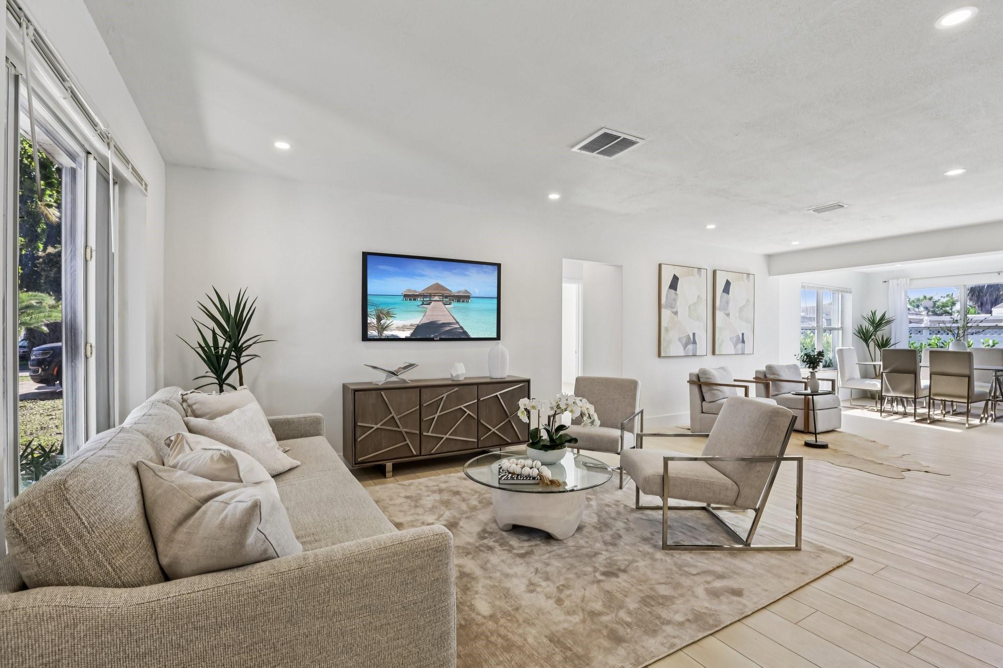 1040 N 74th Way Hollywood, FL 33024