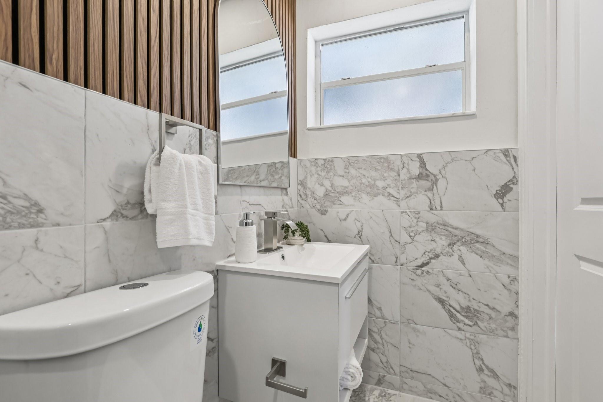 1040 N 74th Way Hollywood, FL 33024