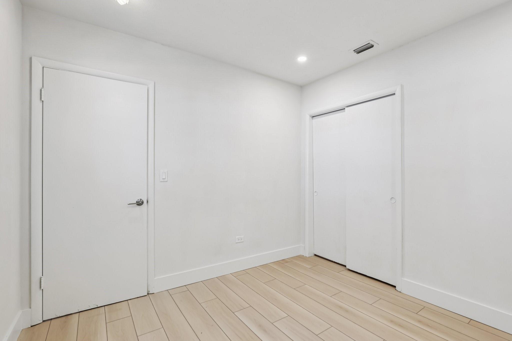 1040 N 74th Way Hollywood, FL 33024