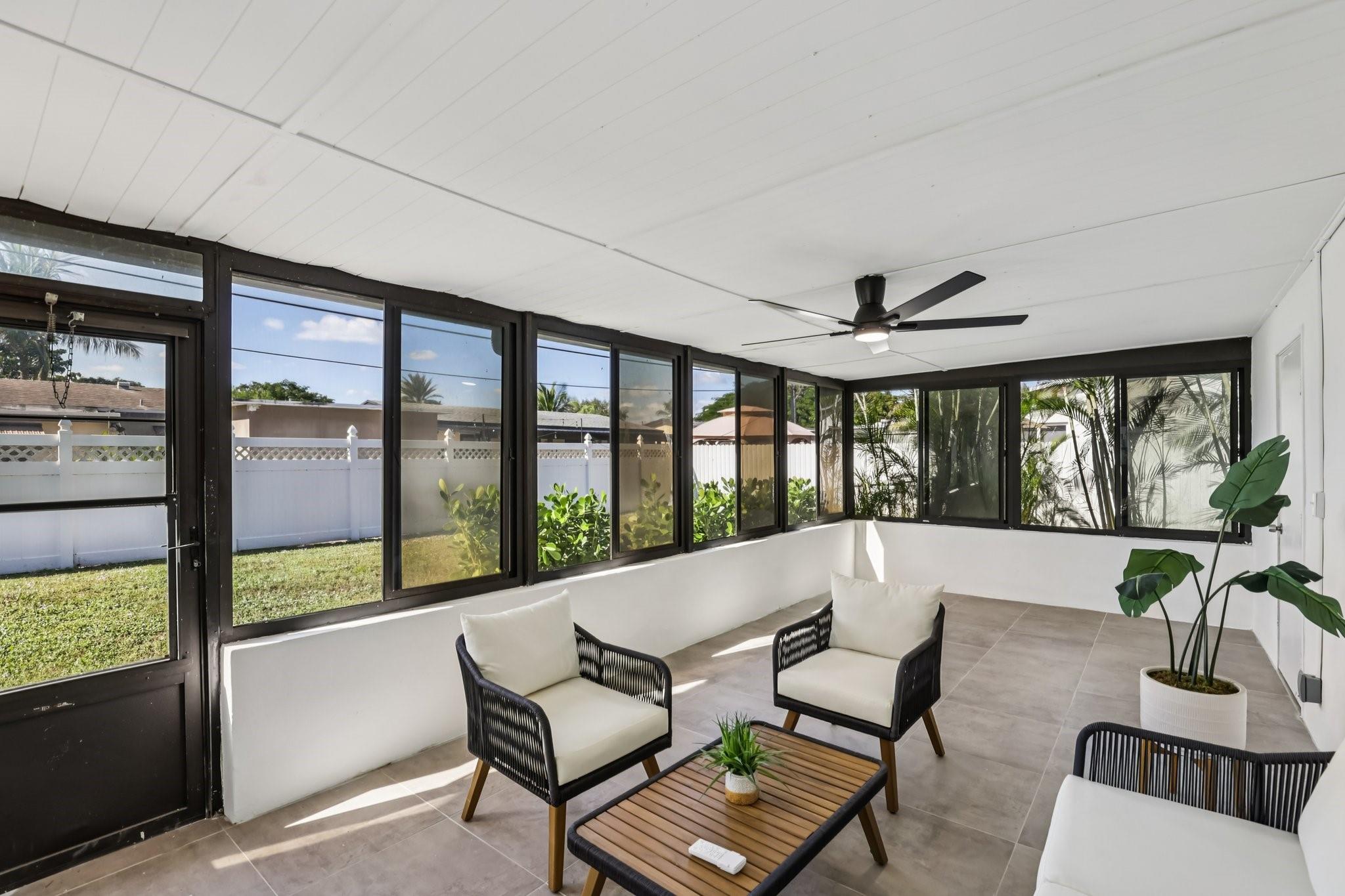 1040 N 74th Way Hollywood, FL 33024