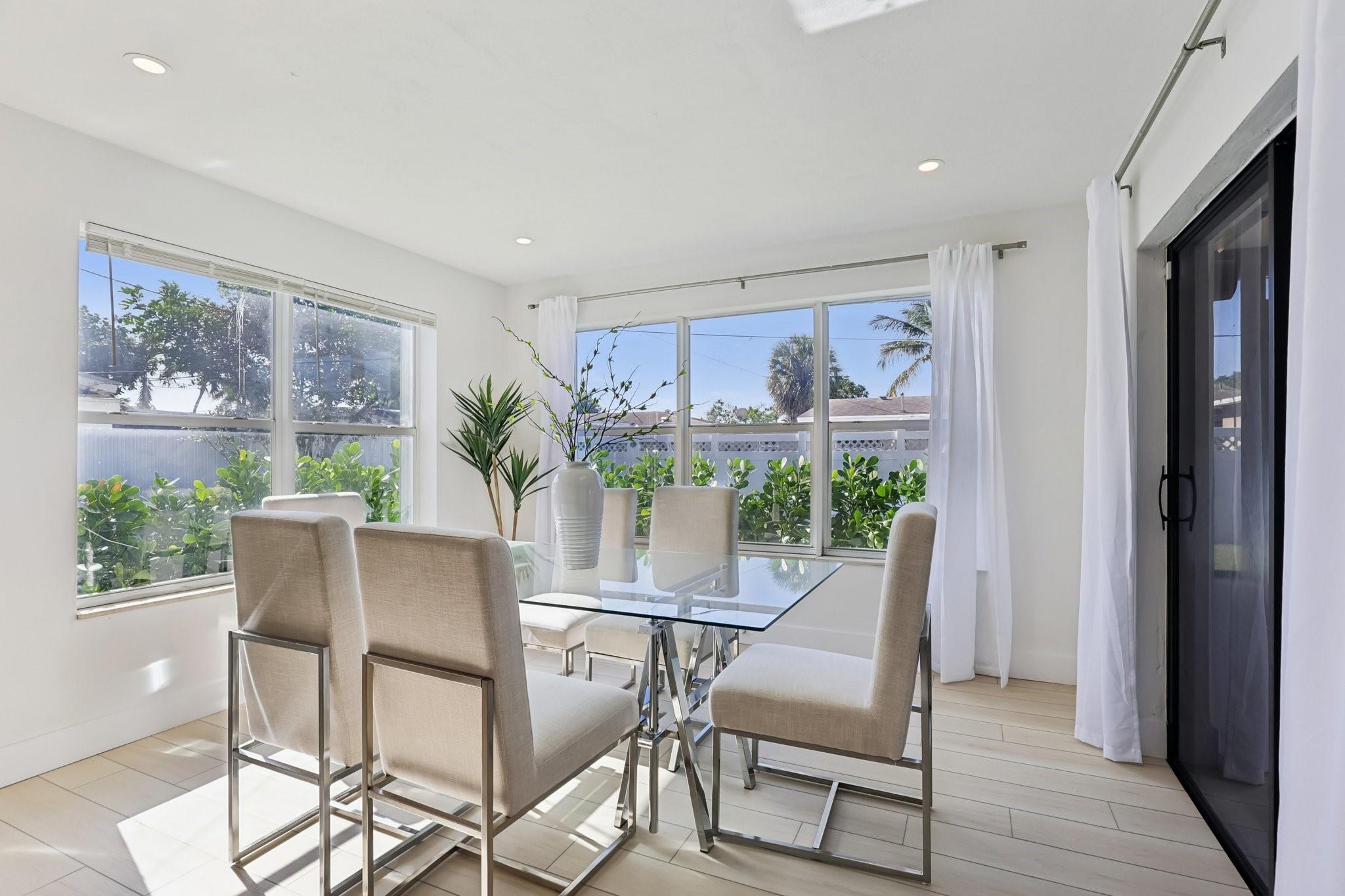 1040 N 74th Way Hollywood, FL 33024