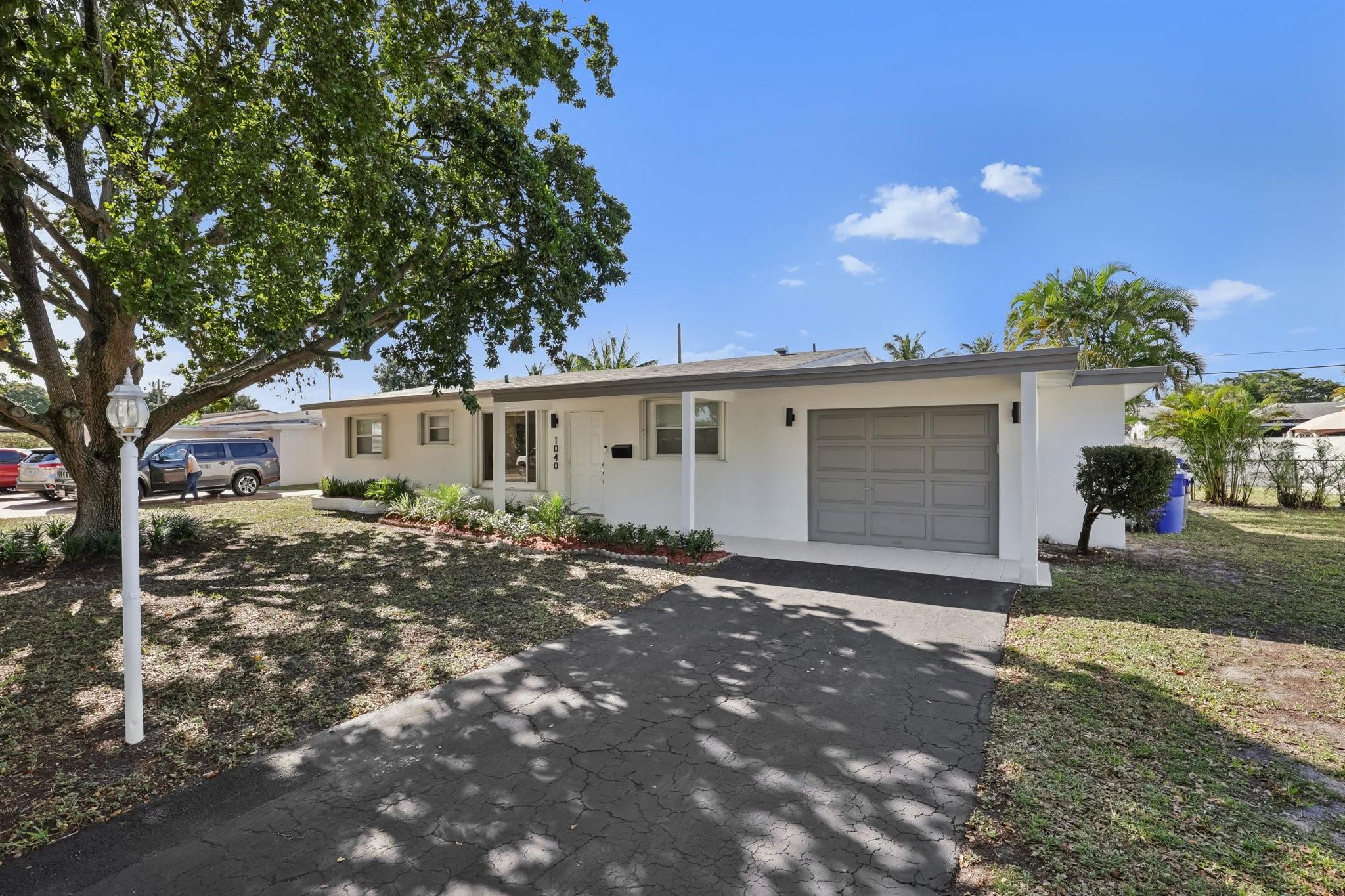 1040 N 74th Way Hollywood, FL 33024