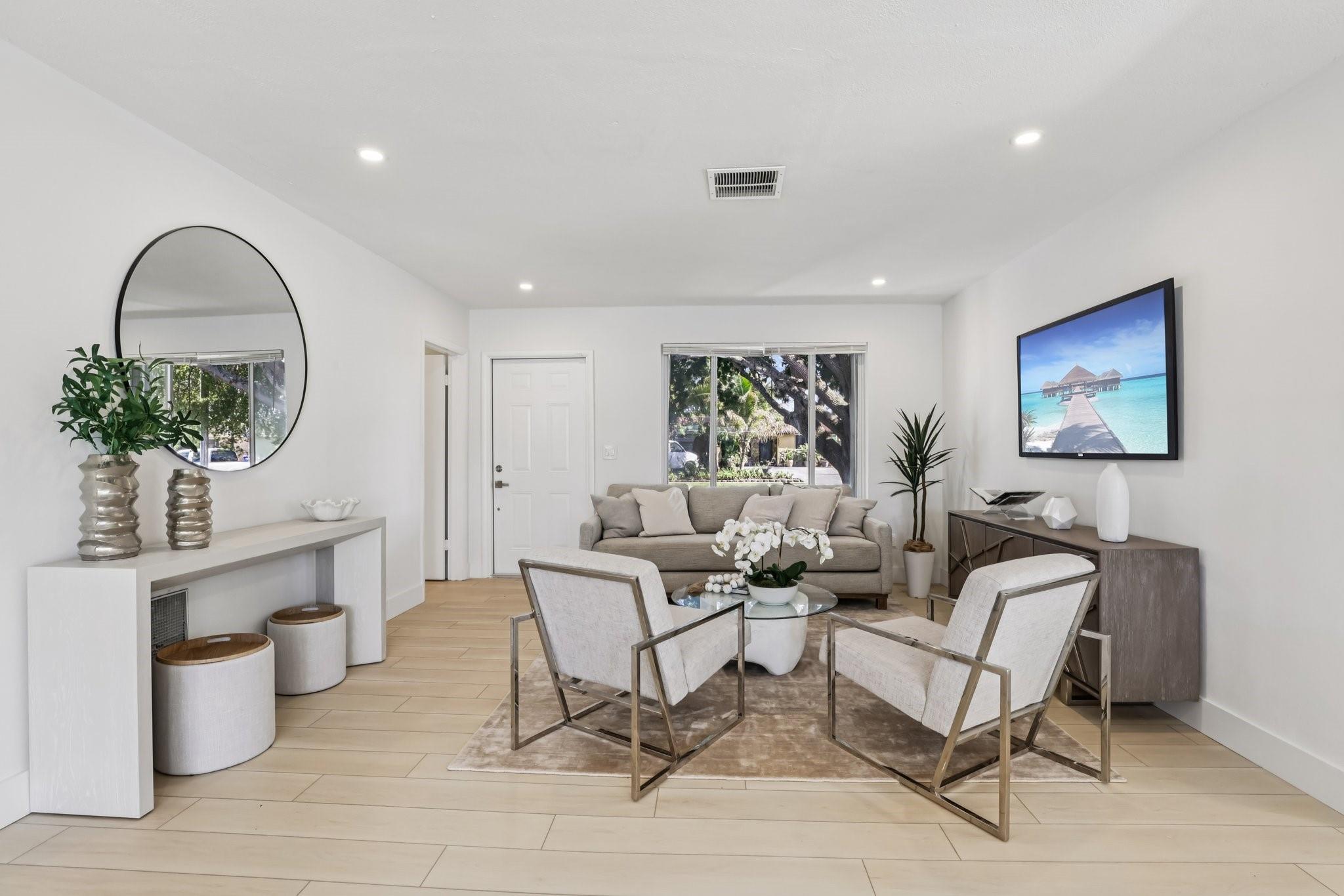 1040 N 74th Way Hollywood, FL 33024