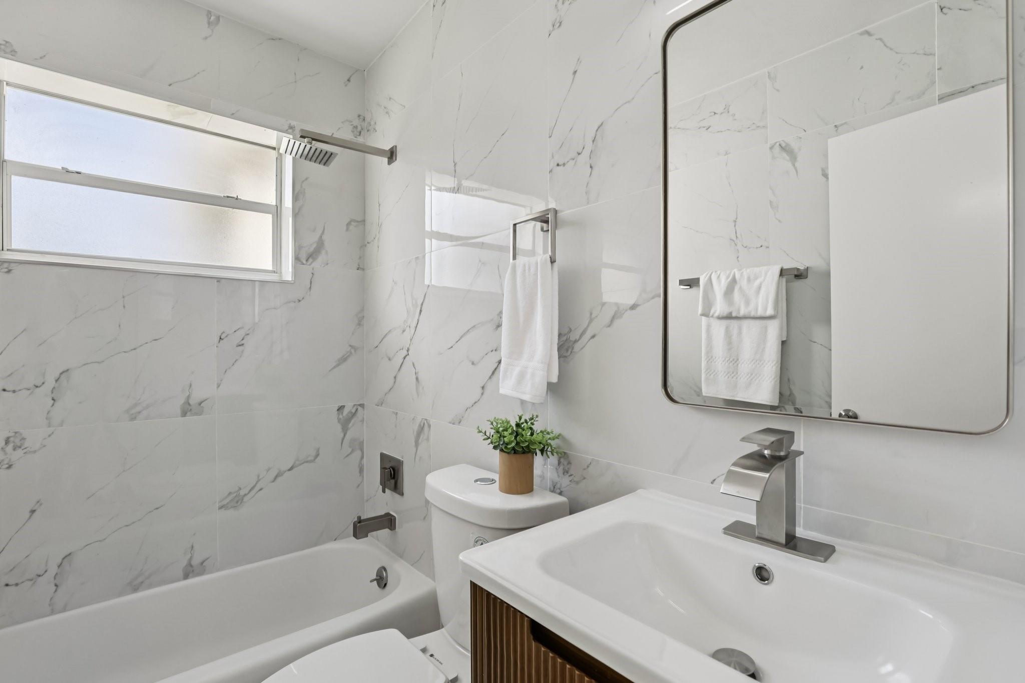 1040 N 74th Way Hollywood, FL 33024