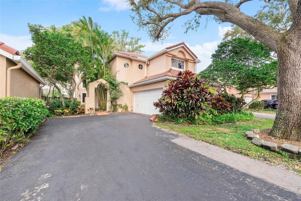 10019 NW 5th Plantation, FL 33324