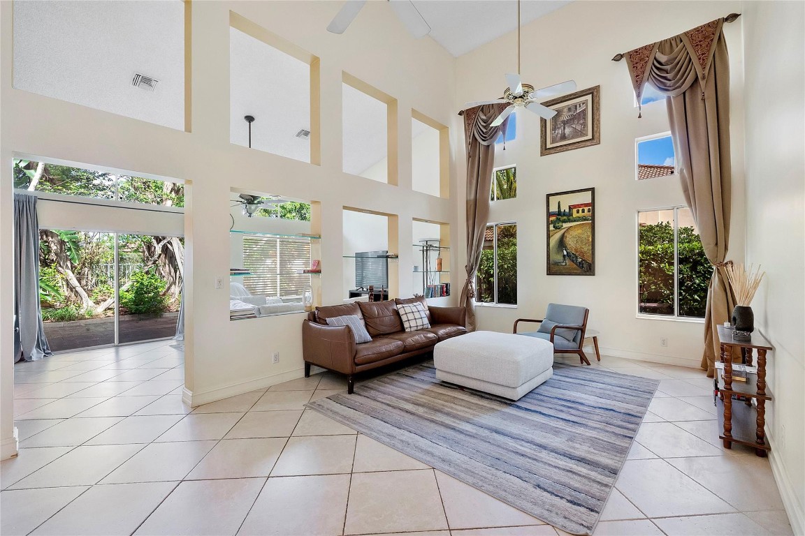 10019 NW 5th Plantation, FL 33324