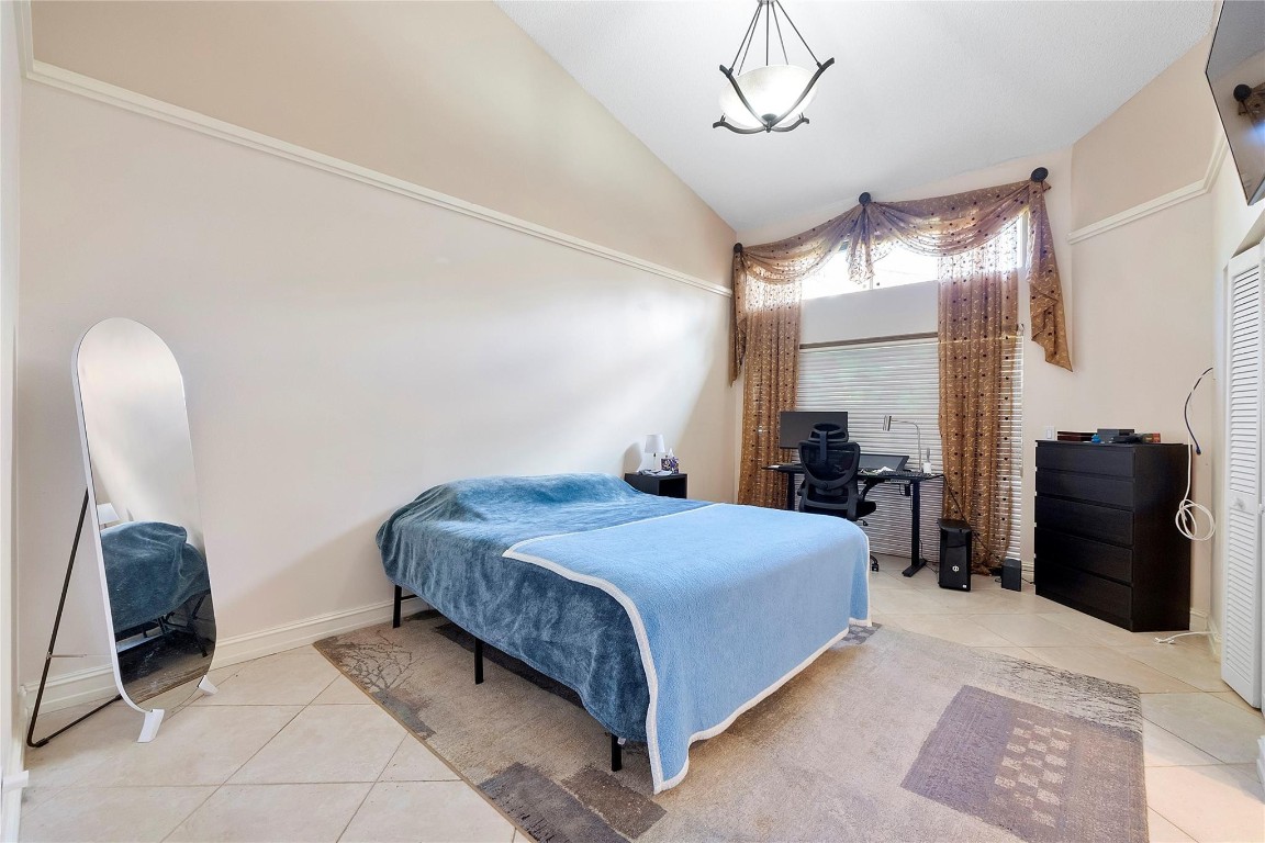 10019 NW 5th Plantation, FL 33324