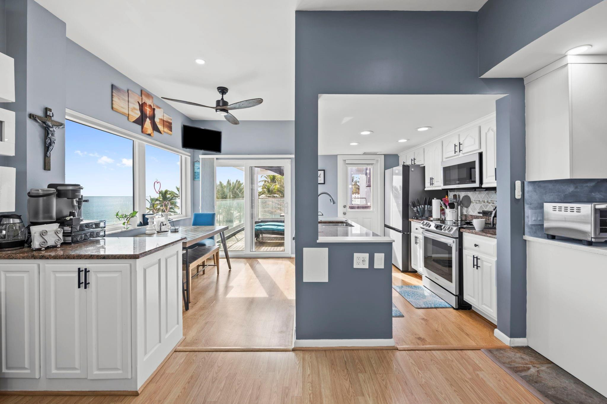 2203 N Surf Hollywood, FL 33019