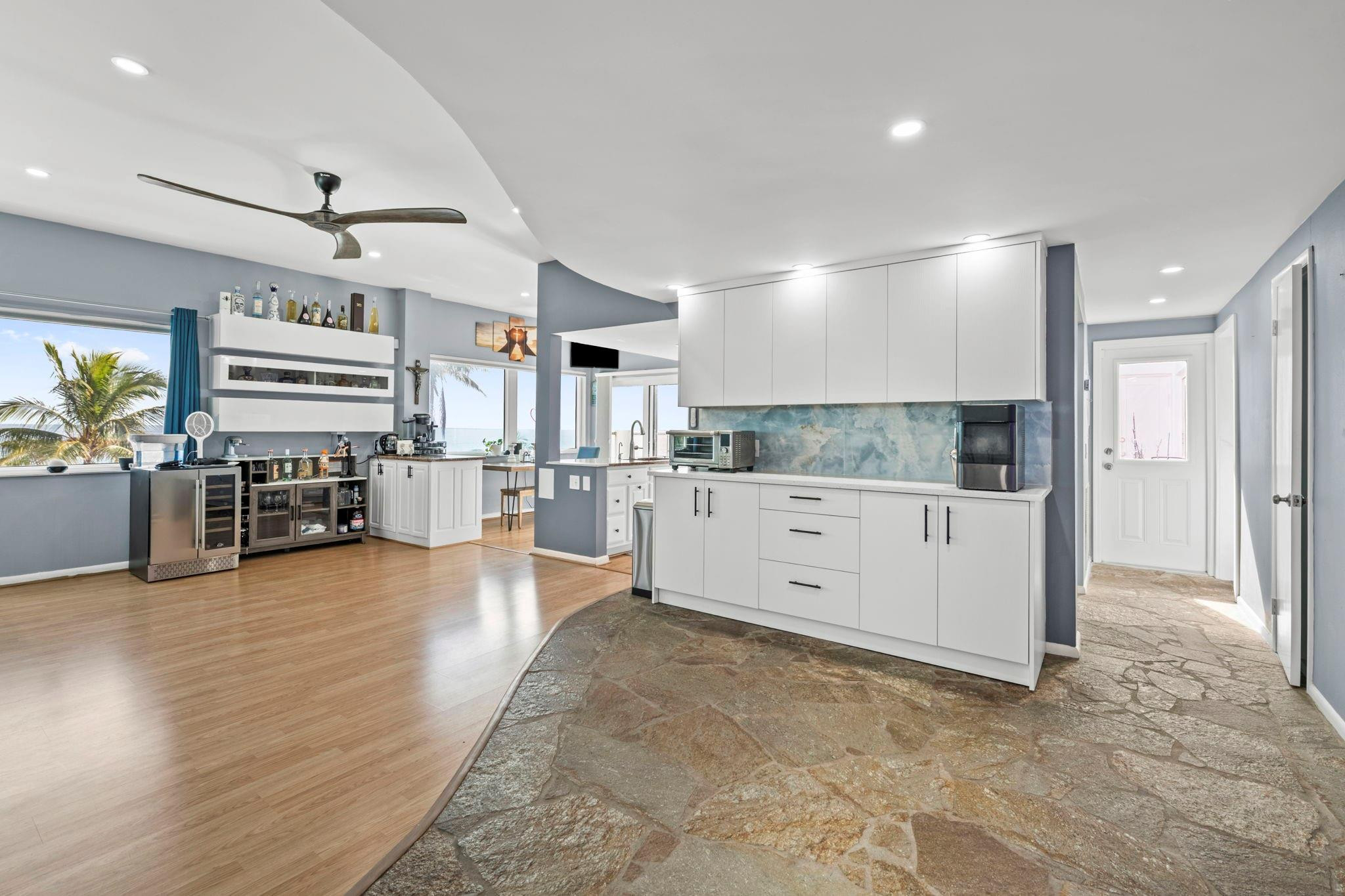 2203 N Surf Hollywood, FL 33019