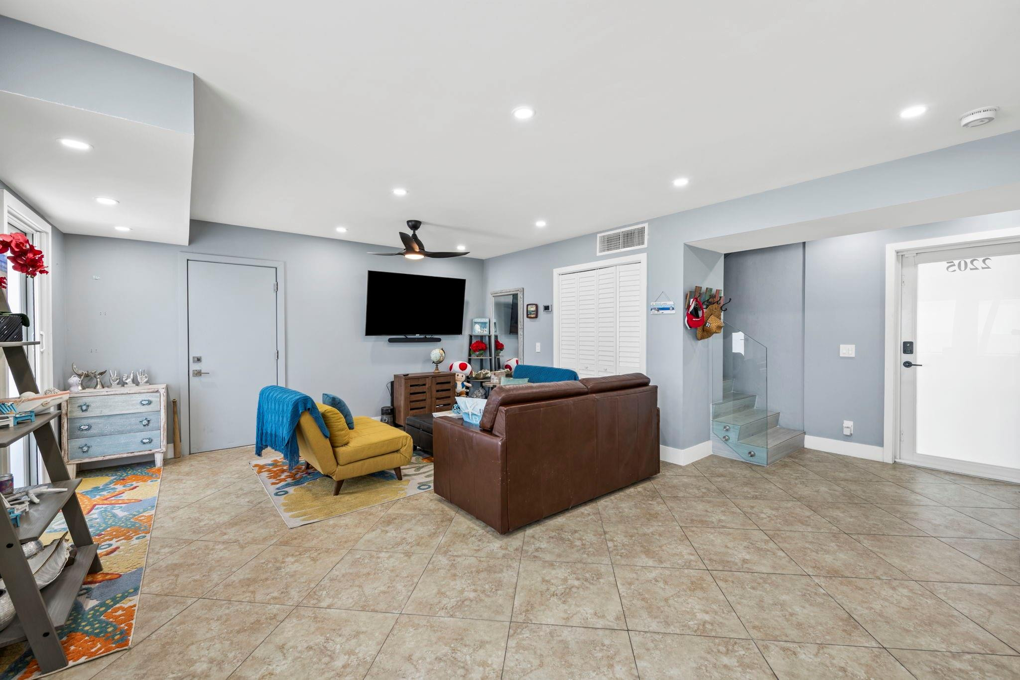 2203 N Surf Hollywood, FL 33019