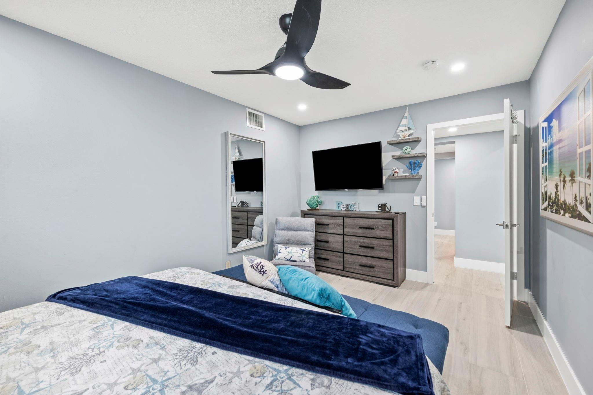 2203 N Surf Hollywood, FL 33019