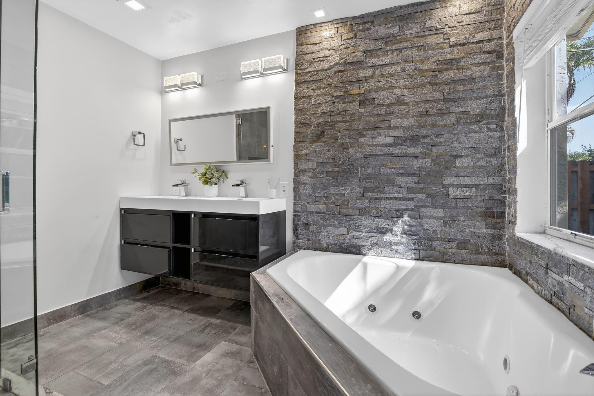 2808 NE 22nd Fort Lauderdale, FL 33305