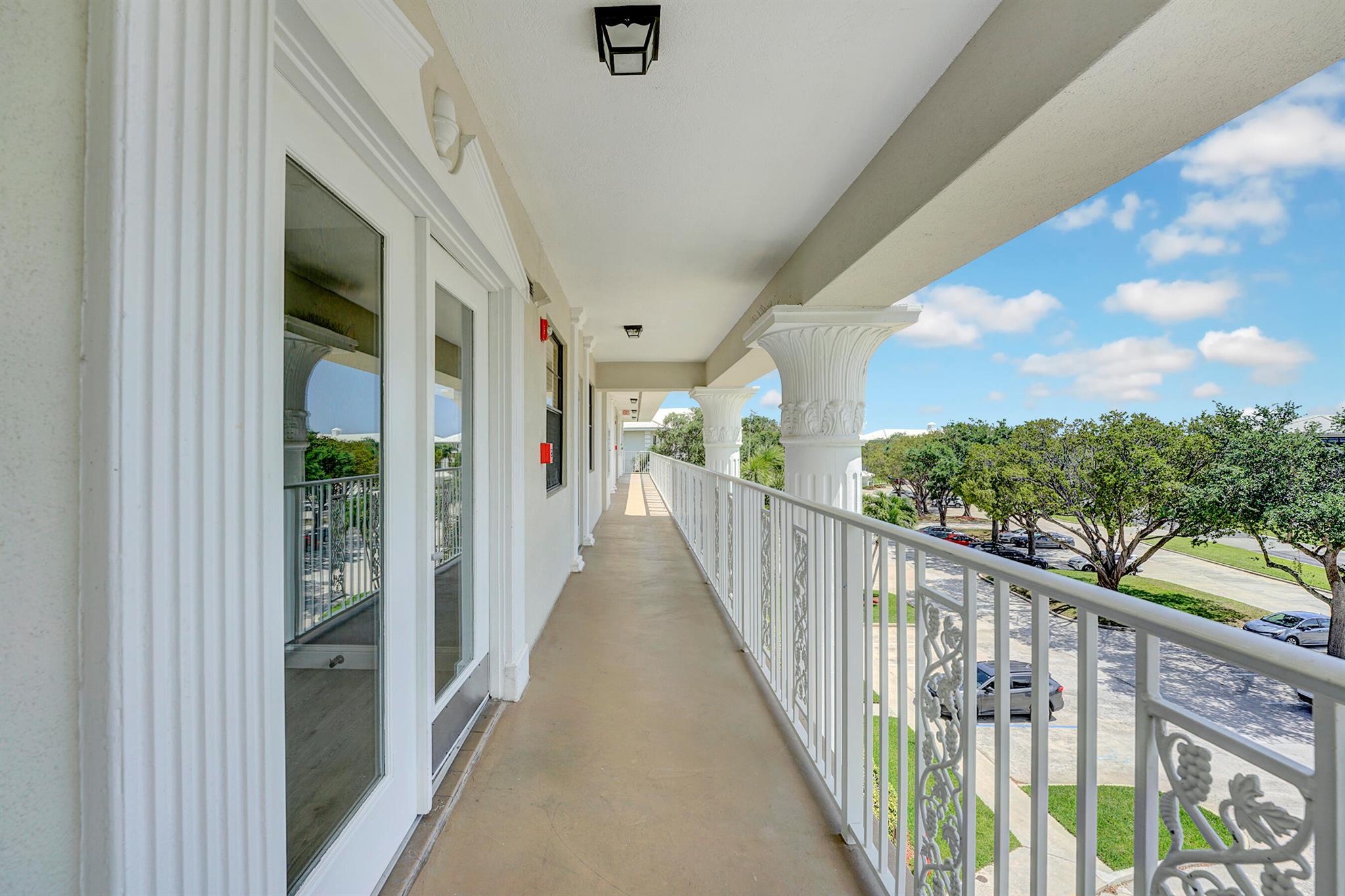 6097 Balboa Cir #406