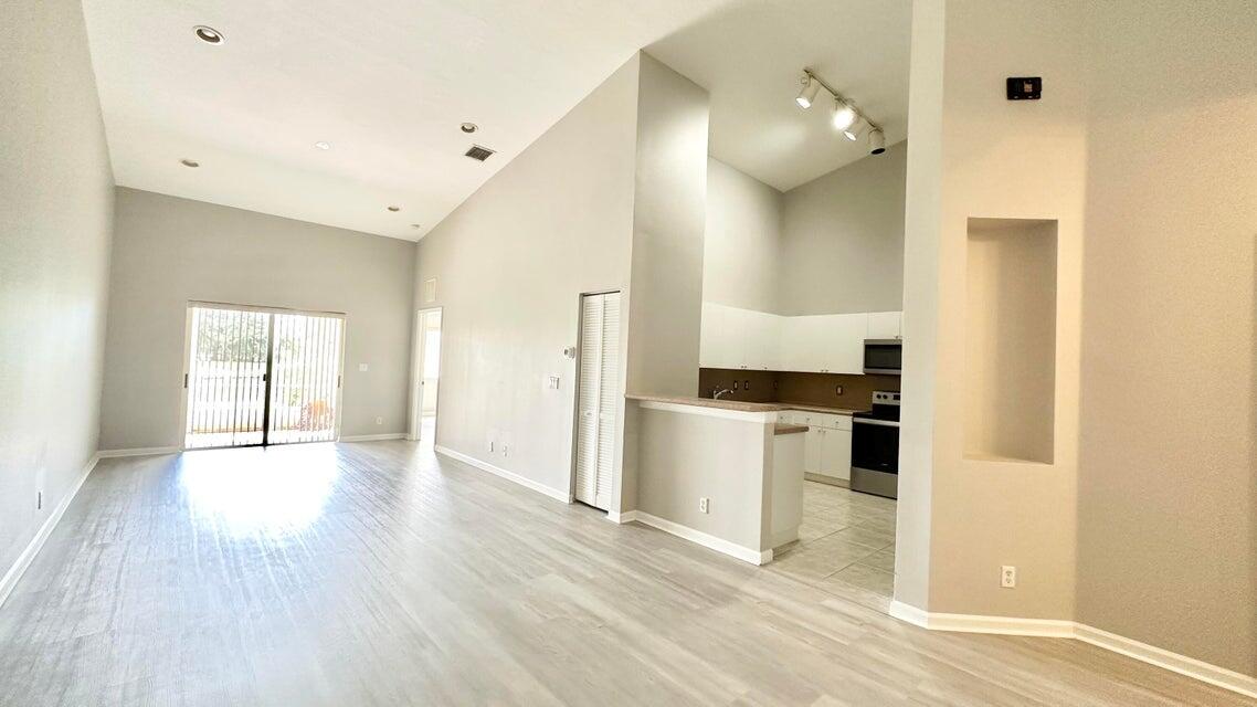 9916 Galleon Dr,West Palm Beach, FL 33411