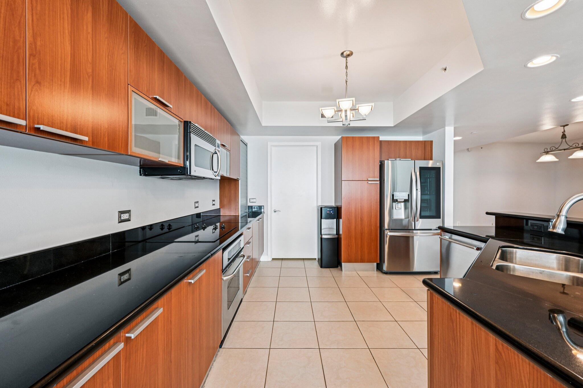 2650 Lake Shr Dr #1006 Riviera Beach, FL 33404