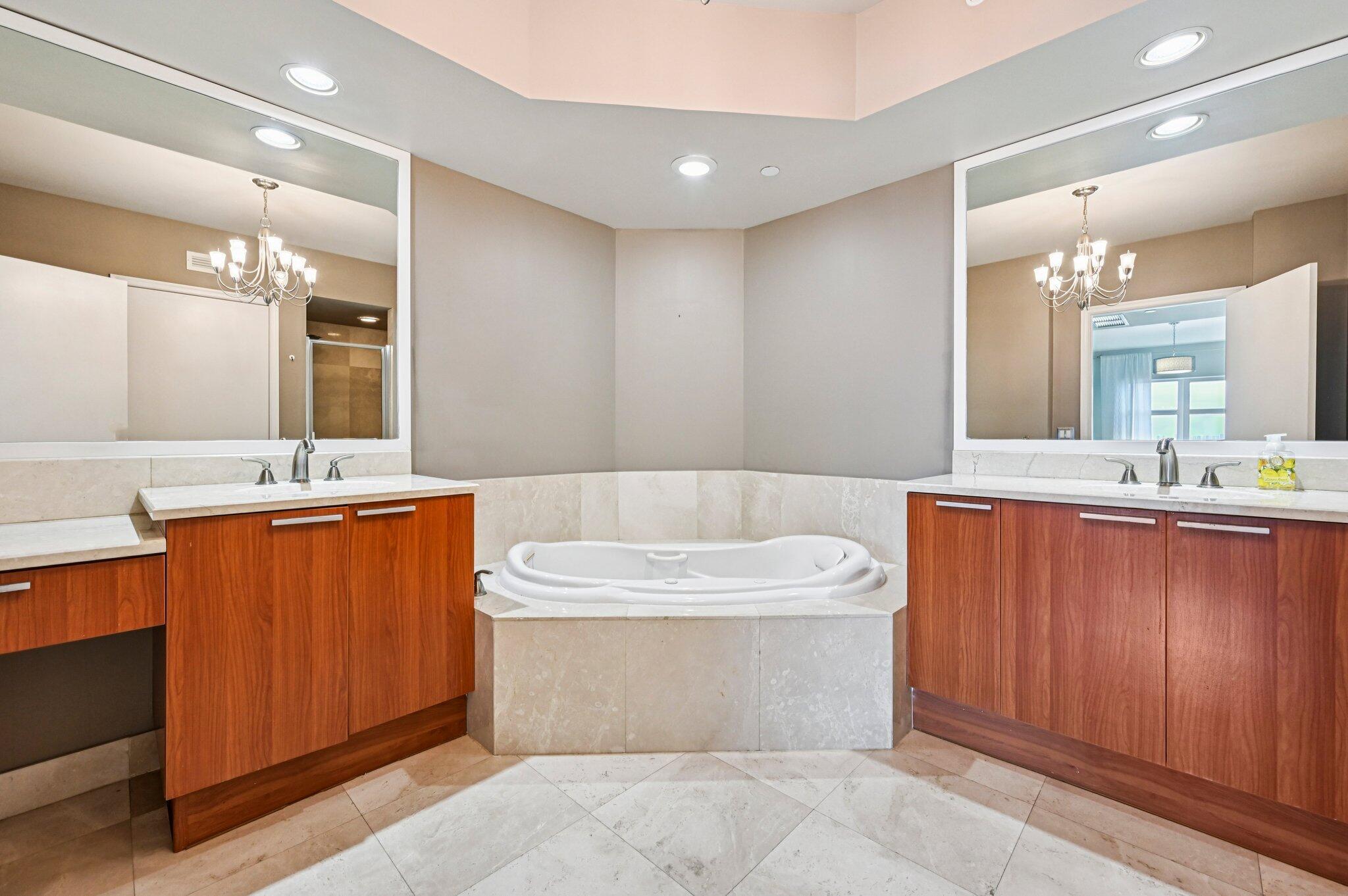 2650 Lake Shr Dr #1006 Riviera Beach, FL 33404