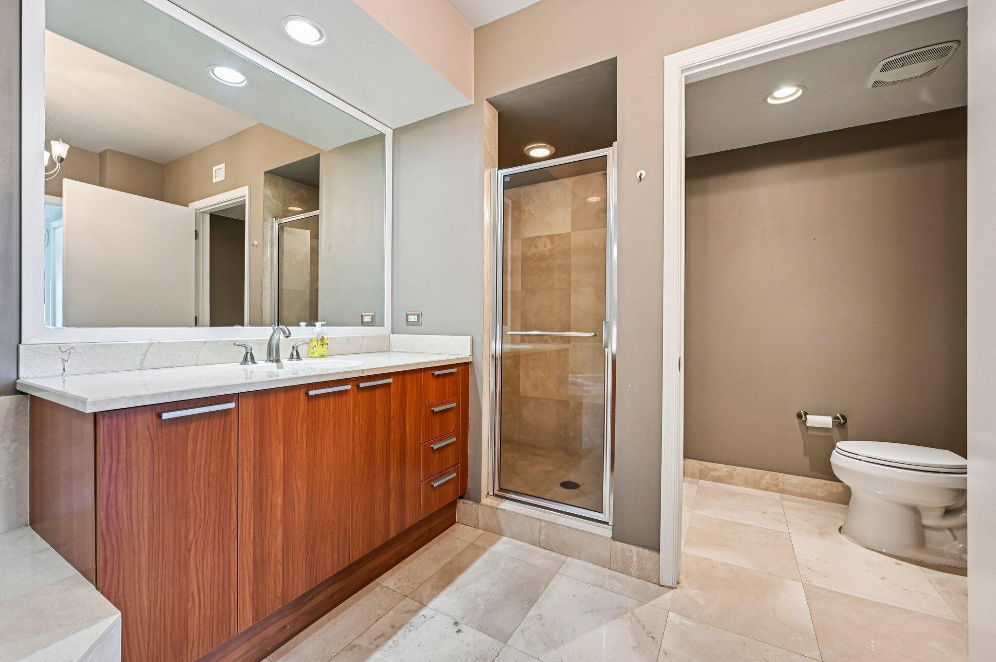 2650 Lake Shr Dr #1006 Riviera Beach, FL 33404