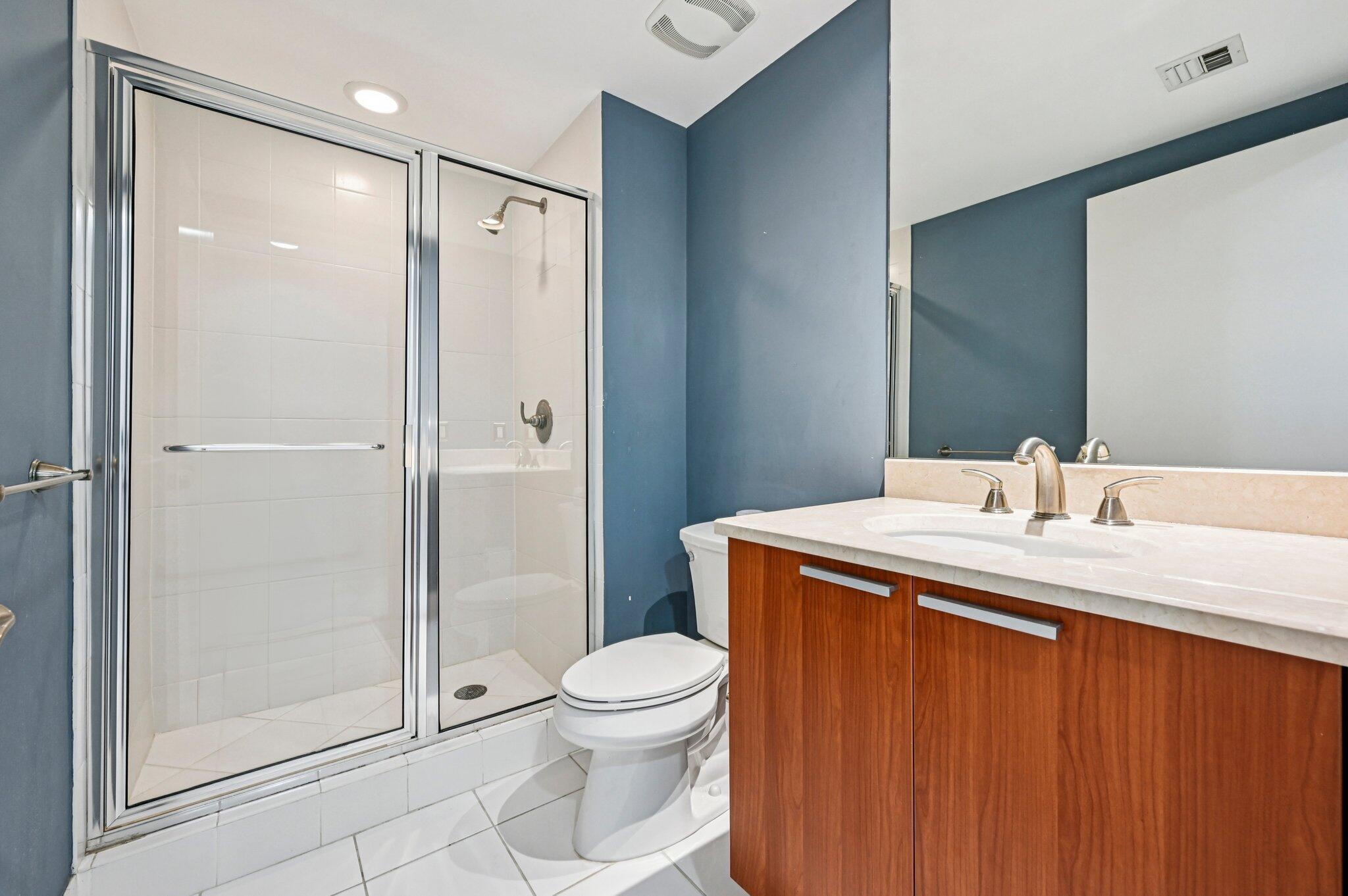 2650 Lake Shr Dr #1006 Riviera Beach, FL 33404