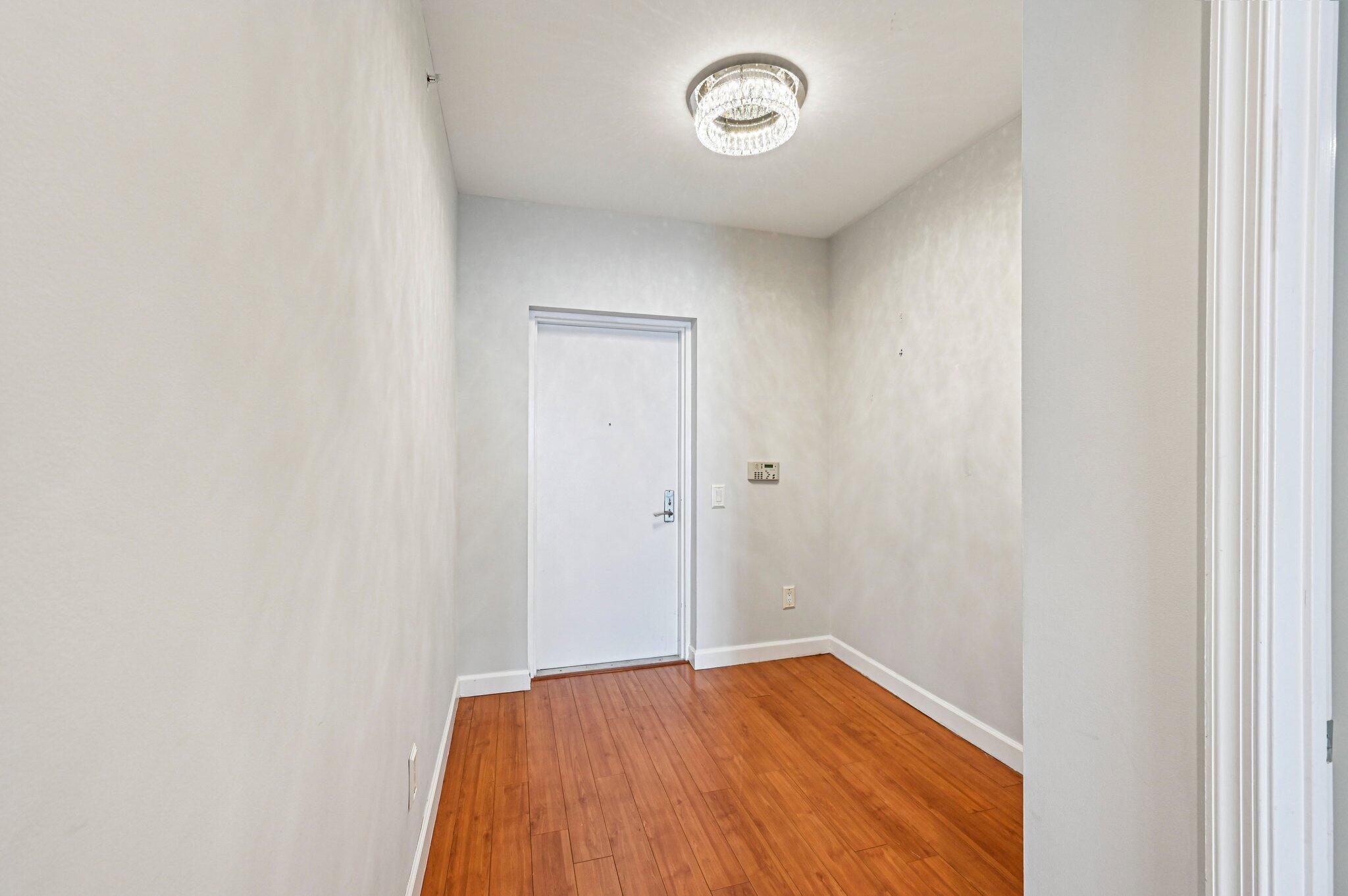 2650 Lake Shr Dr #1006 Riviera Beach, FL 33404