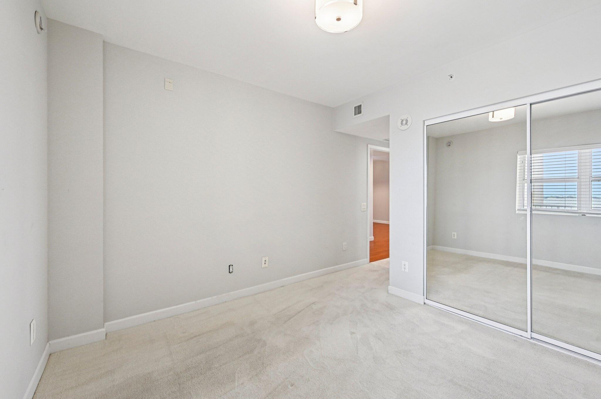 2650 Lake Shr Dr #1006 Riviera Beach, FL 33404