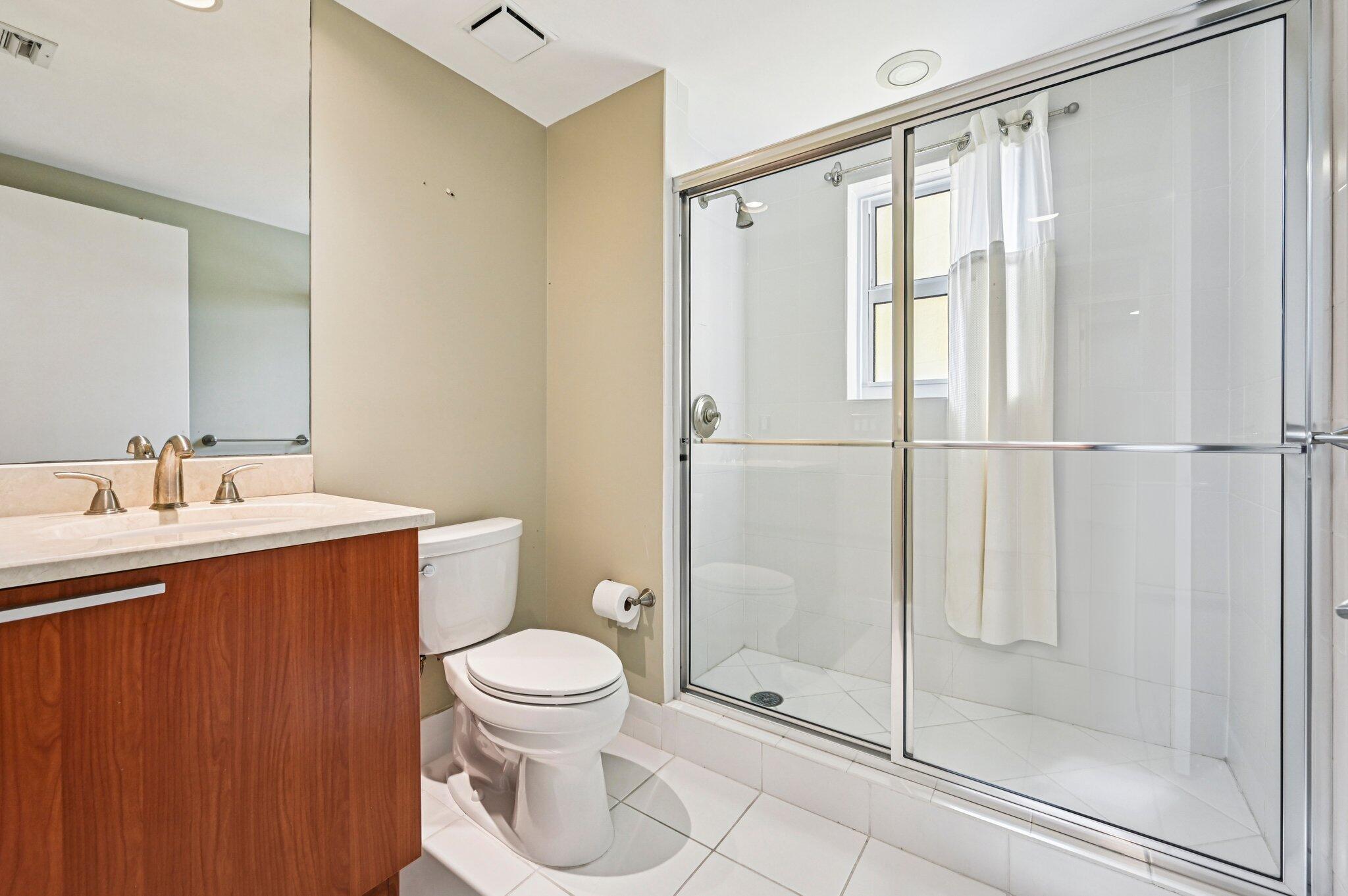 2650 Lake Shr Dr #1006 Riviera Beach, FL 33404