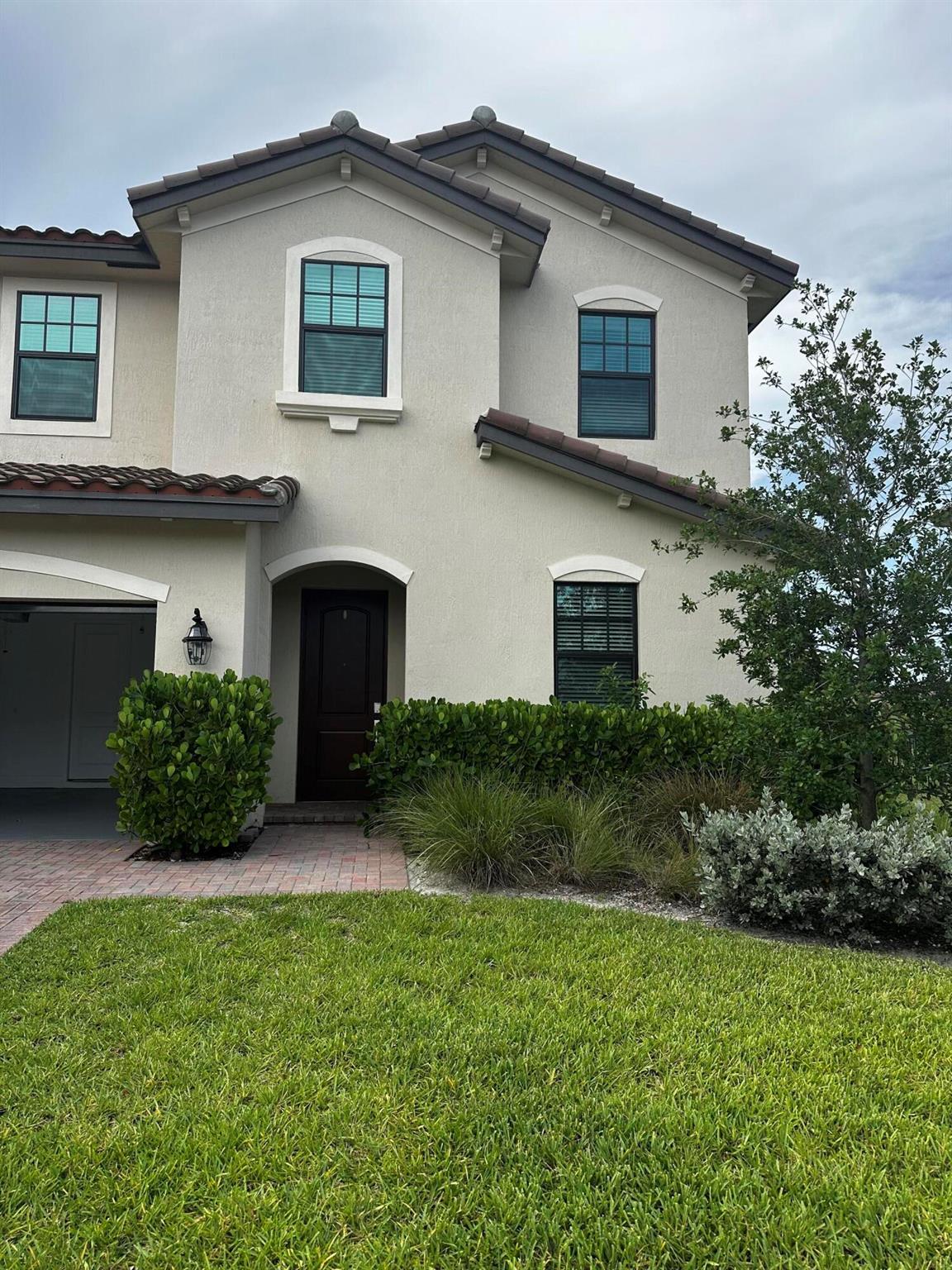 1307 Whitcombe Dr