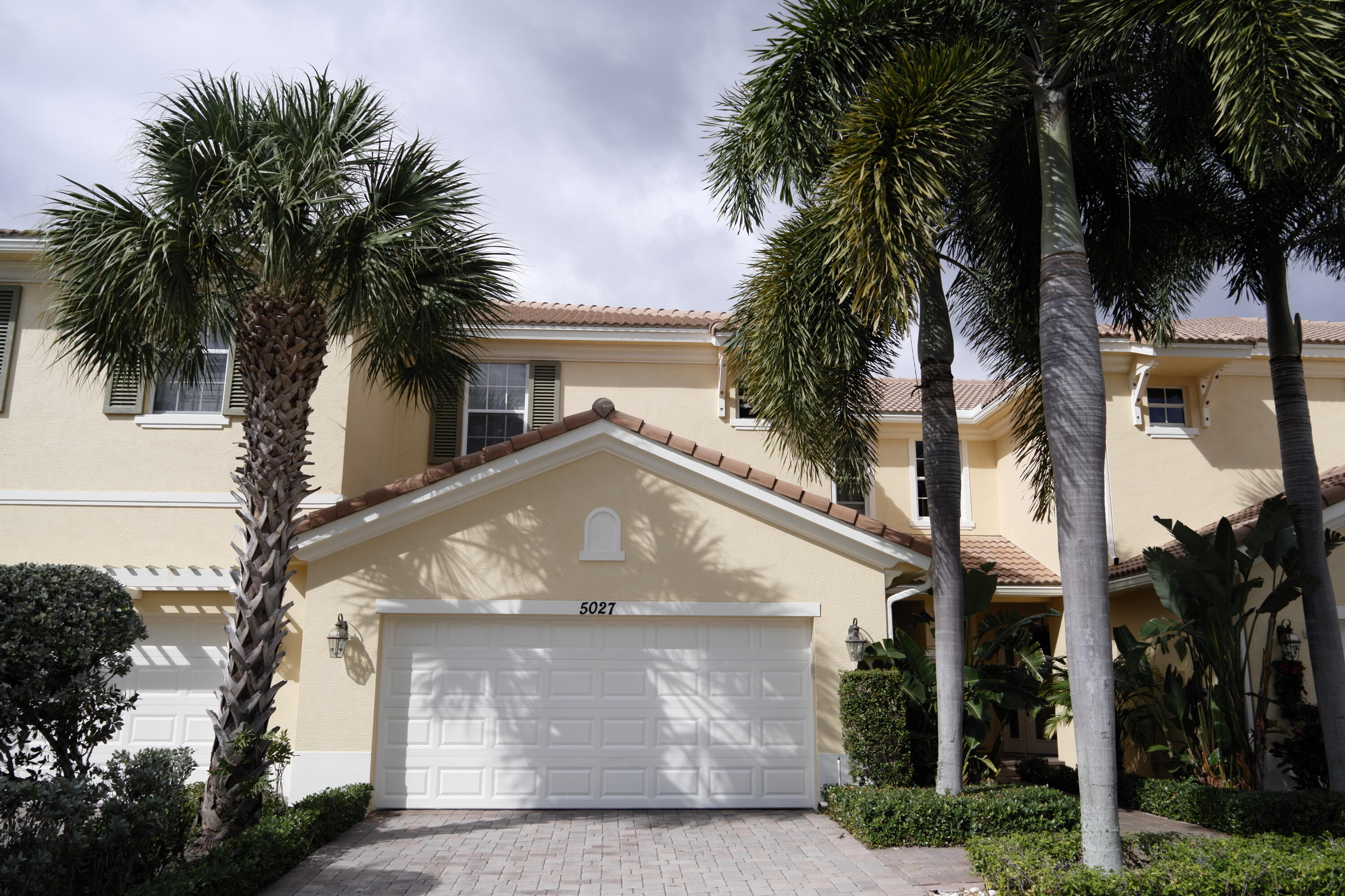 5027 Dulce Ct