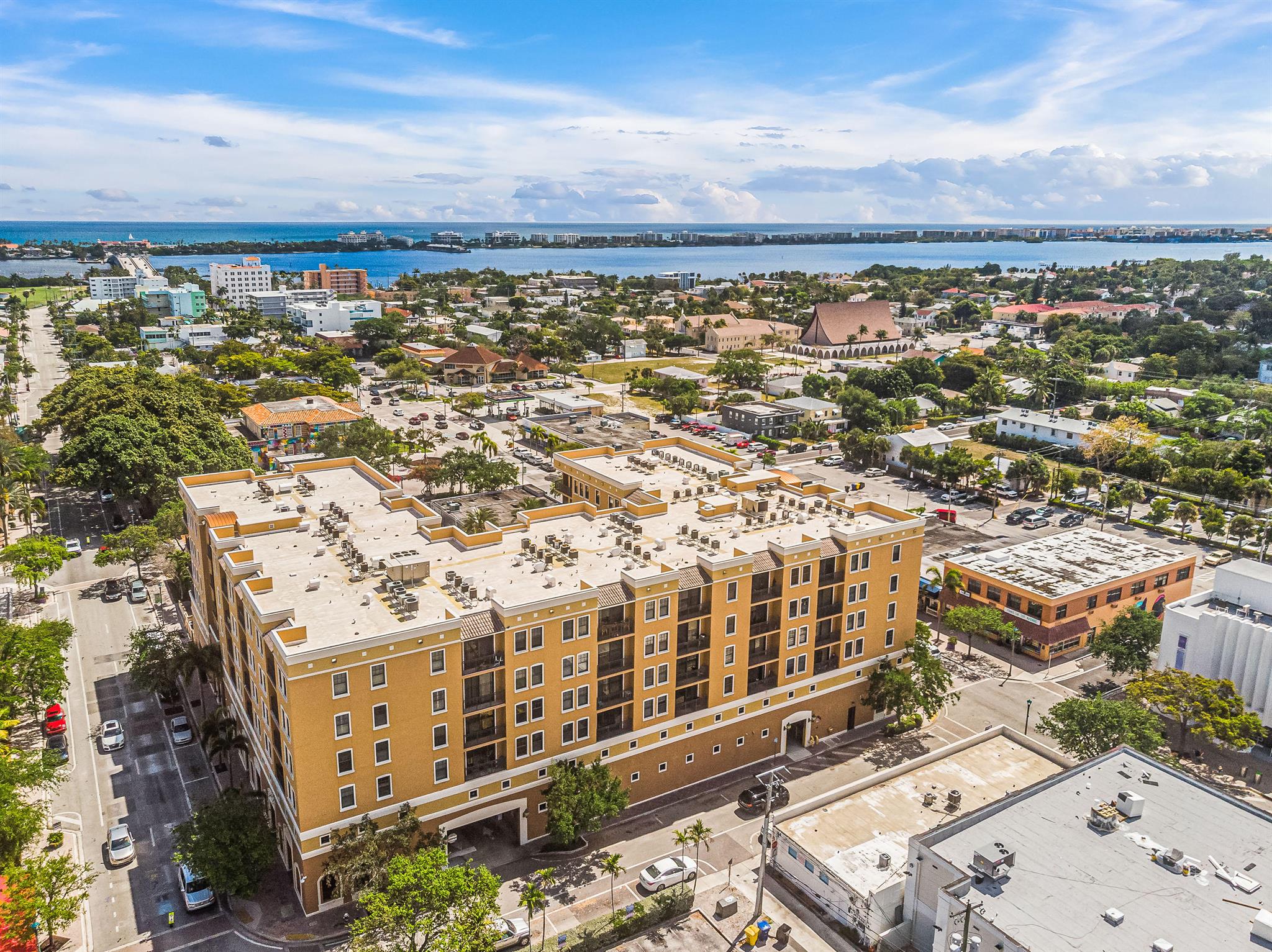 511 Lucerne Ave #615