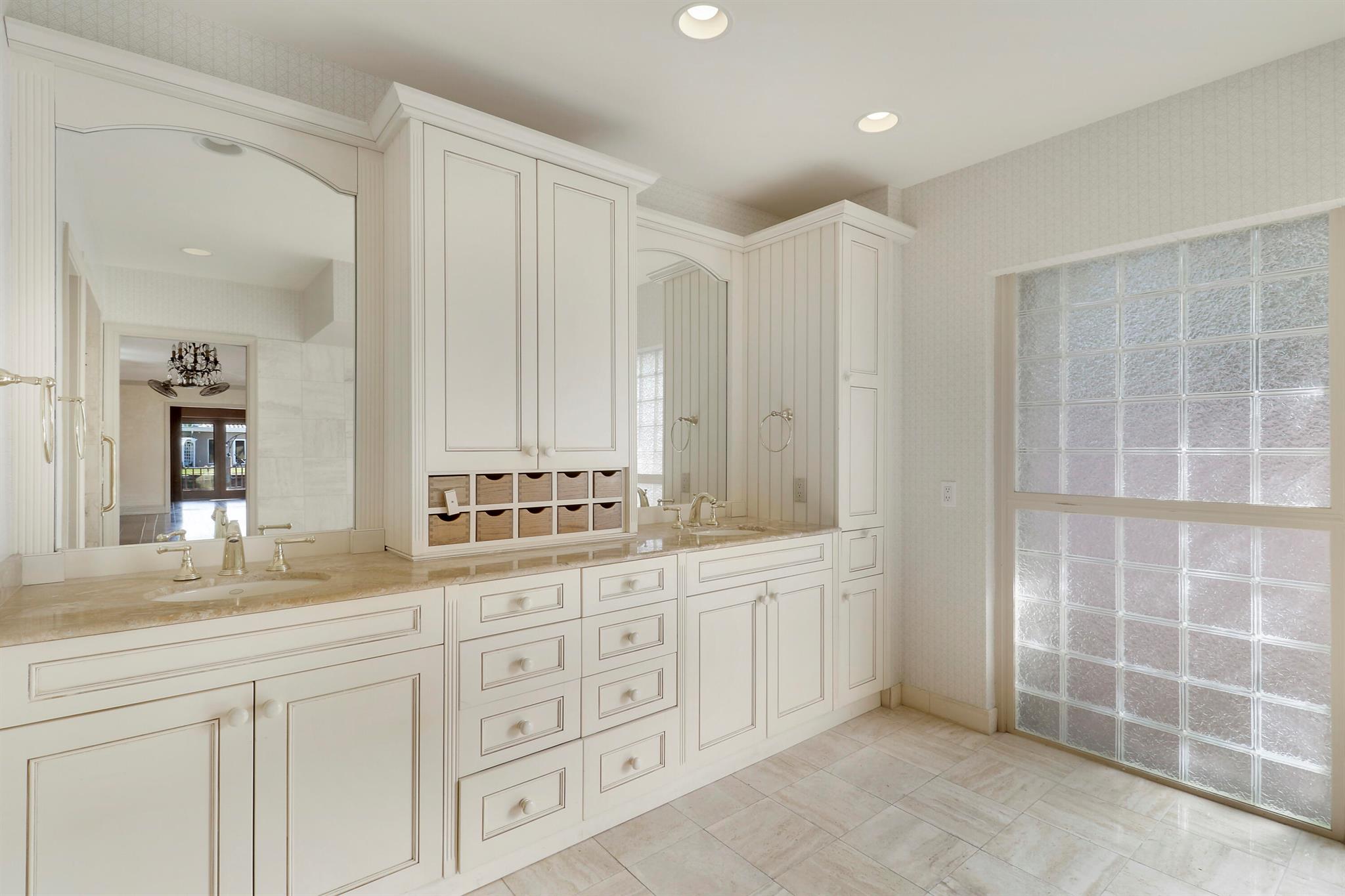 3040 NE 40th St Fort Lauderdale, FL 33308