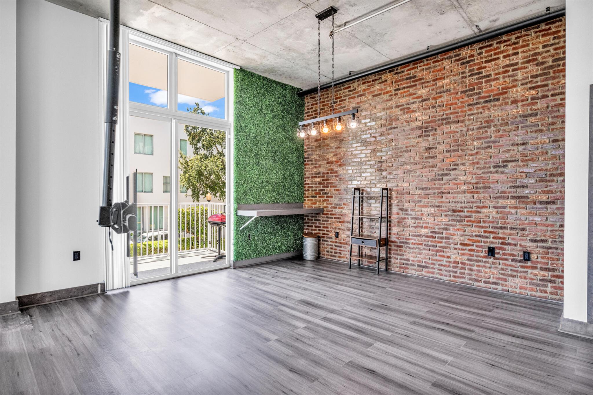 2100 Van Buren St #203