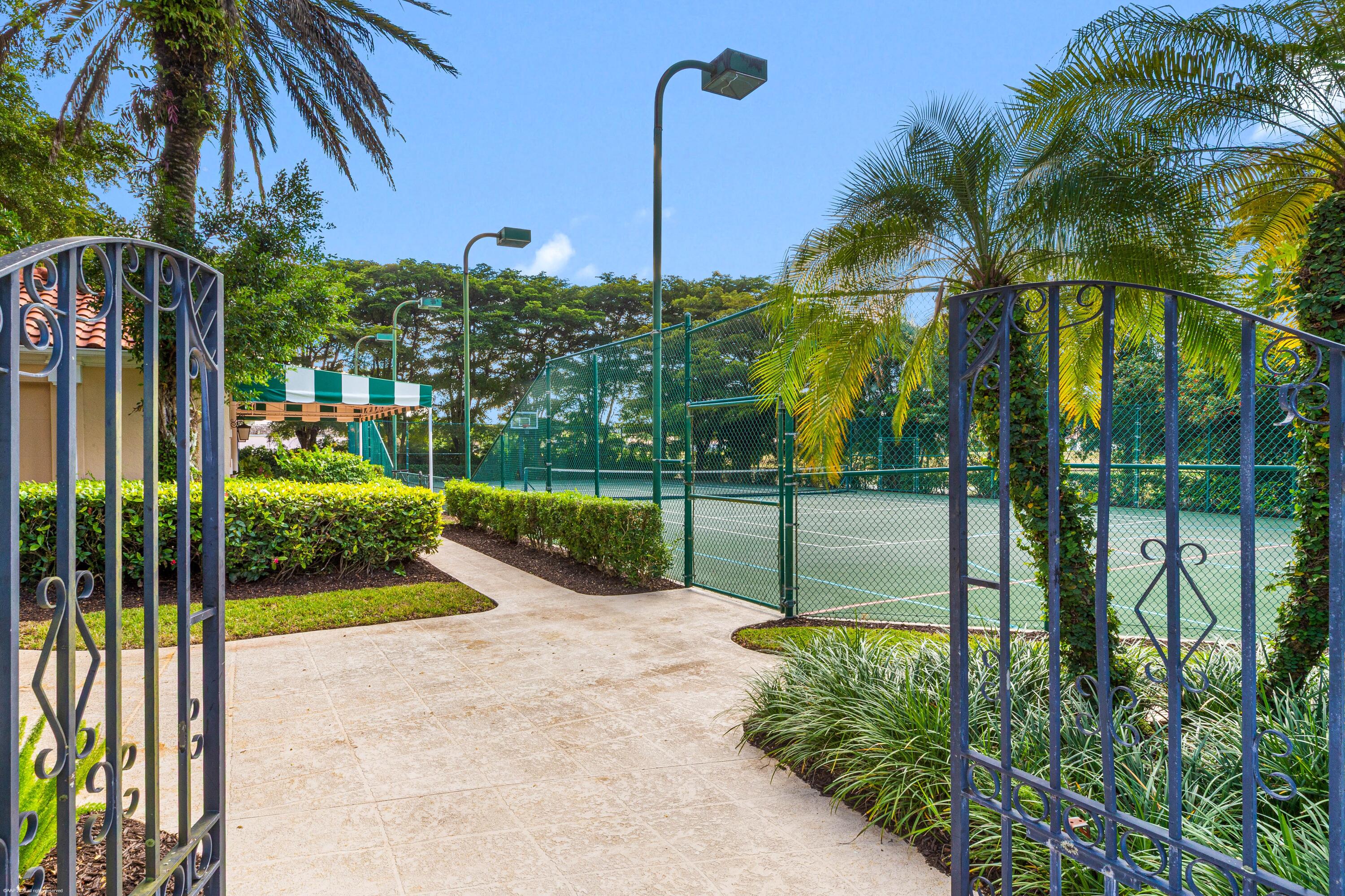 2359 Muir Cir Wellington, FL 33414