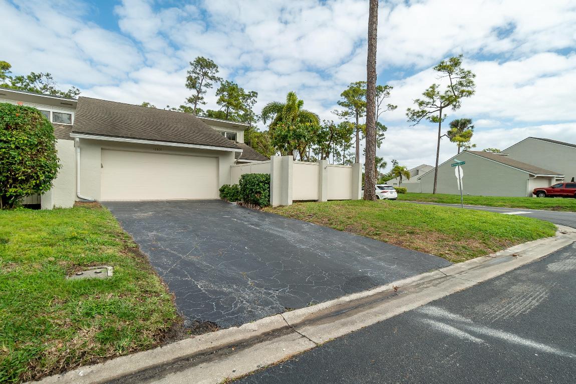 12807 Spinnaker Ln Wellington, FL 33414