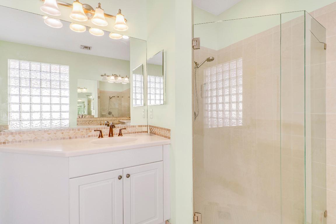 5017 SE Graham Stuart, FL 34997