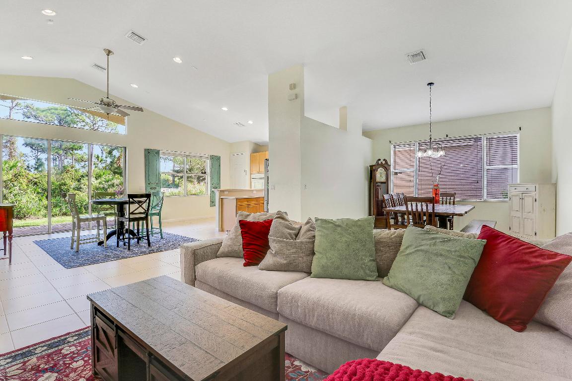 5017 SE Graham Stuart, FL 34997