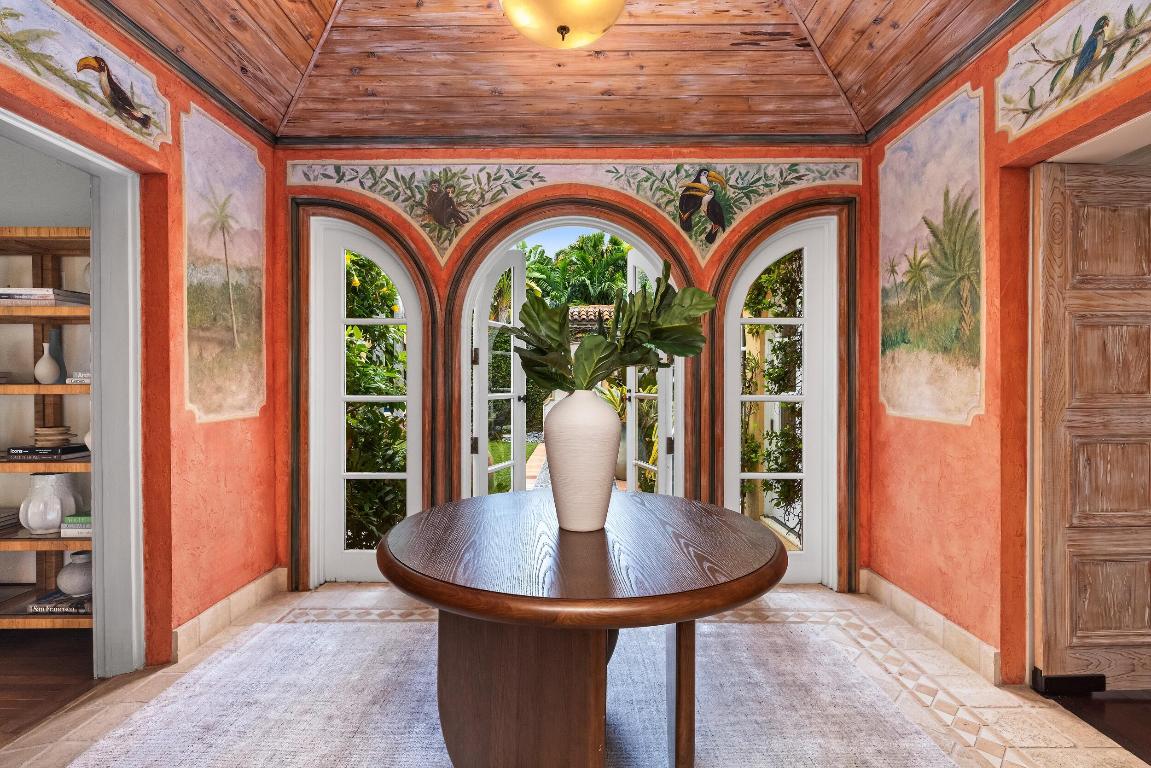 124 Brazilian Palm Beach, FL 33480
