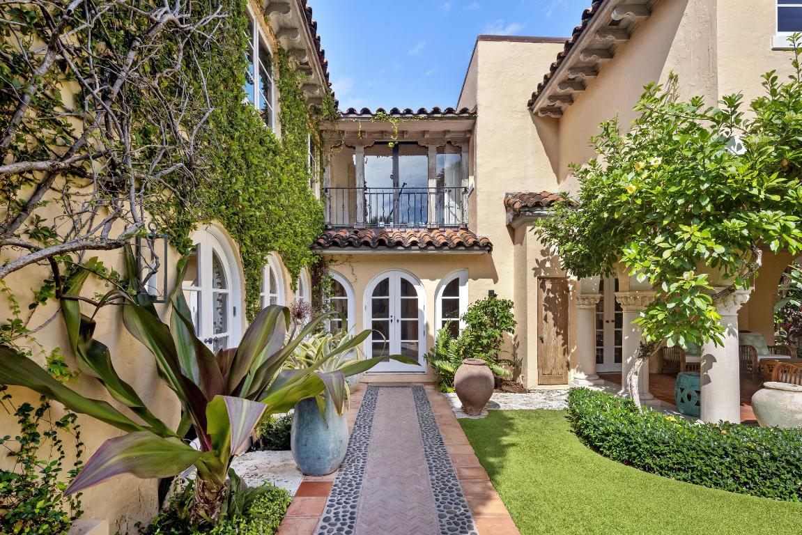124 Brazilian Palm Beach, FL 33480
