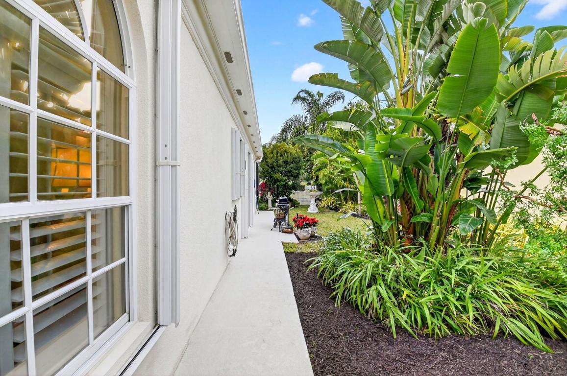 4979 Garden Delray Beach, FL 33445