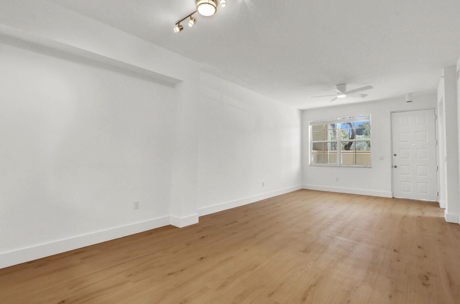 4903 Chancellor #13 Jupiter, FL 33458