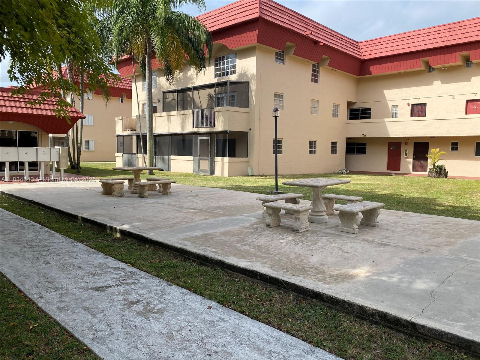 10901 N Kendall Dr #213