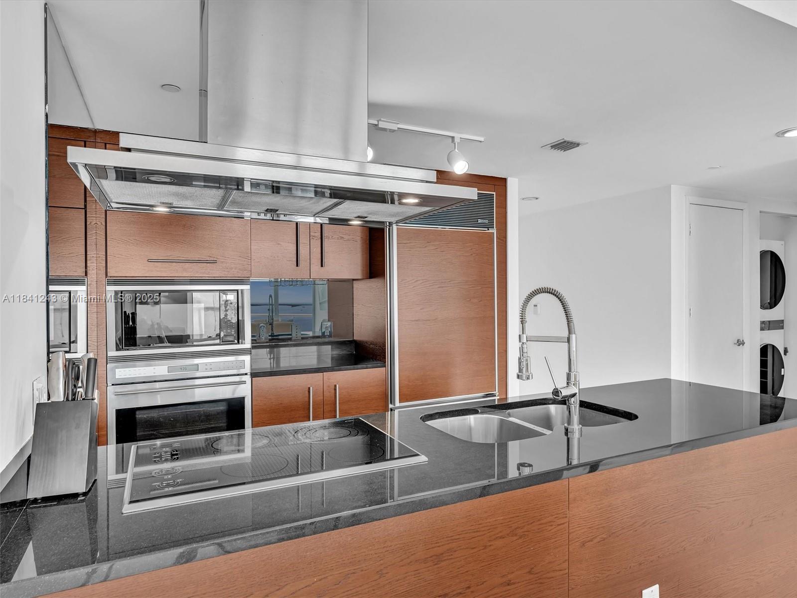 image Icon Brickell No Two21