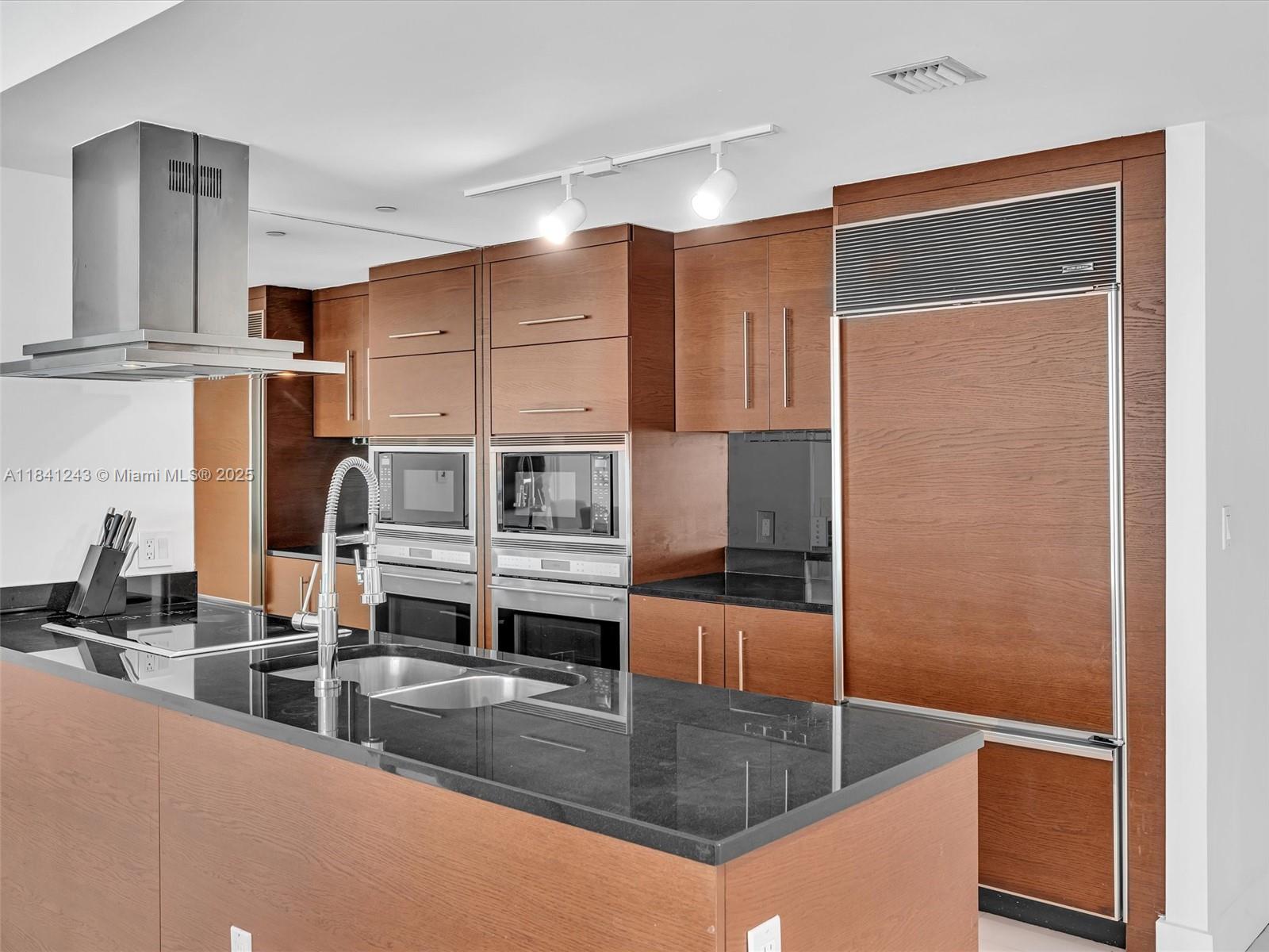 image Icon Brickell No Two3