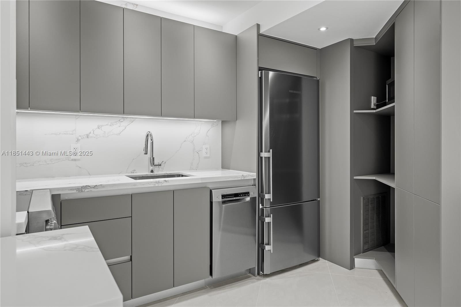 999 Brickell Bay Dr #904 Miami, FL 33131