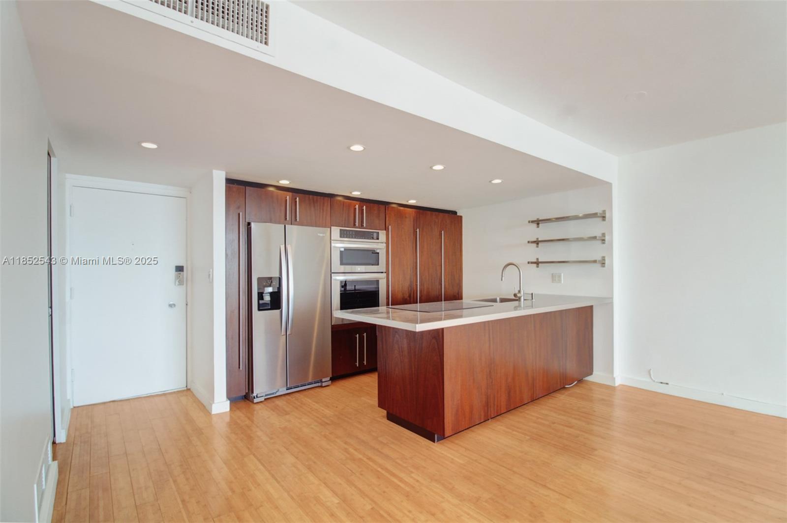 image Island Terrace Condo10