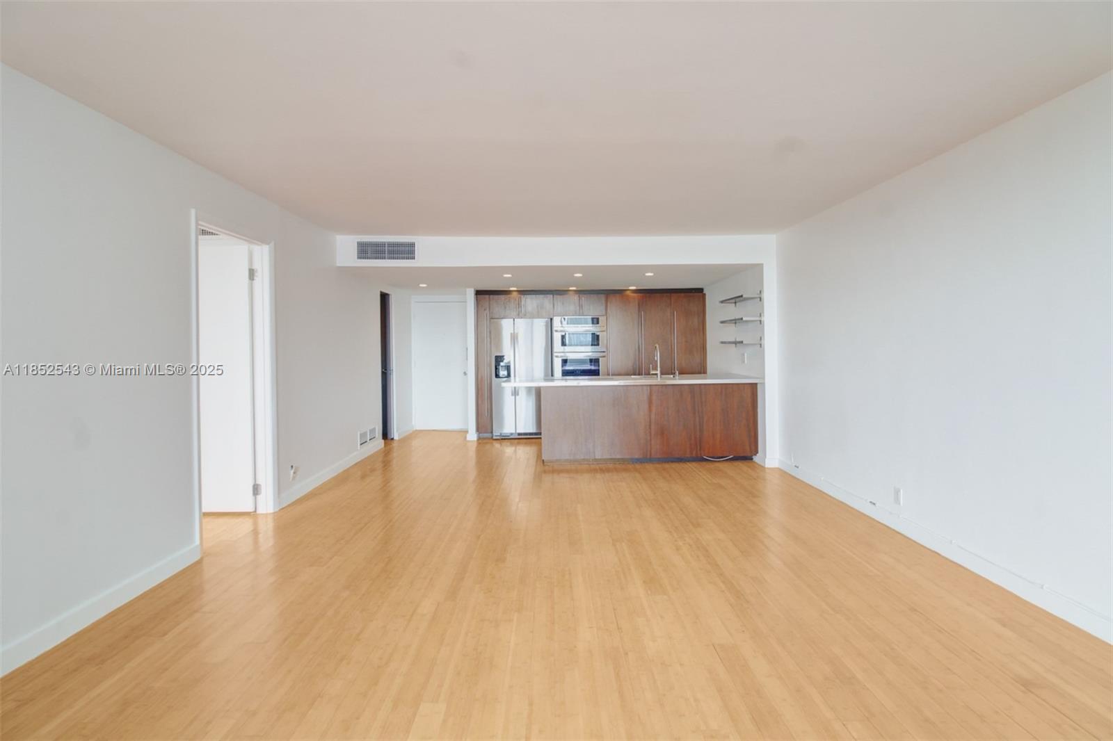 image Island Terrace Condo5