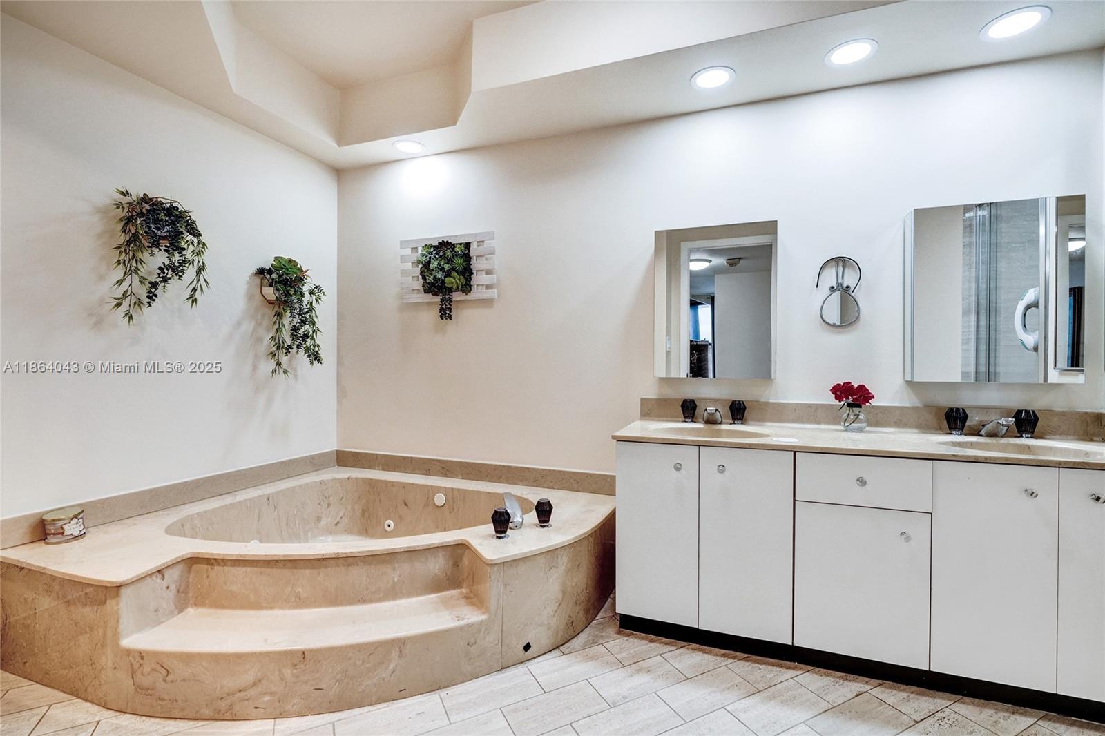 image Hamptons West Condominum19
