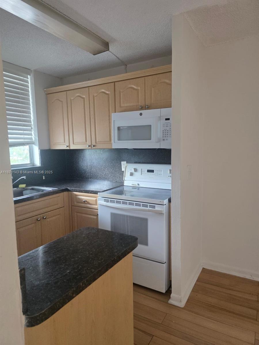 1801 S Treasure Dr #405